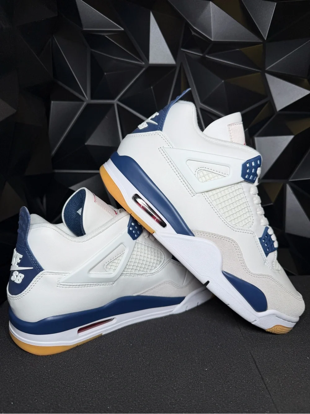 Nike SB x Air Jordan 4 Retro 